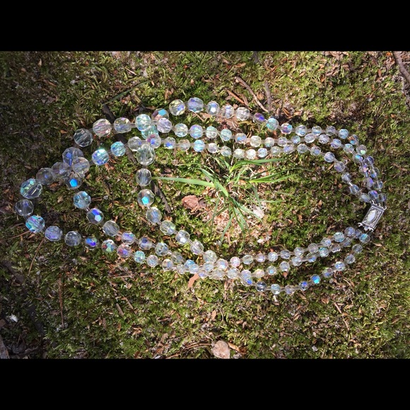VINTAGE 1950’s IRIDESCENT GLASS BEADED NECKLACE - Picture 7 of 7